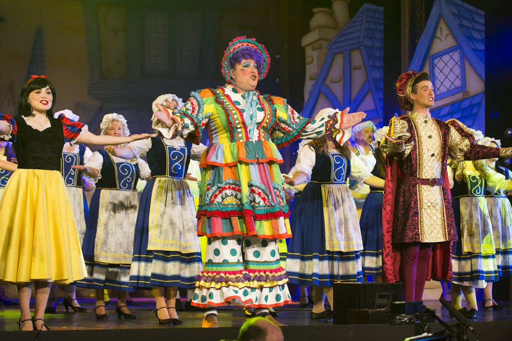 Dame, Rag Doll style, with principals